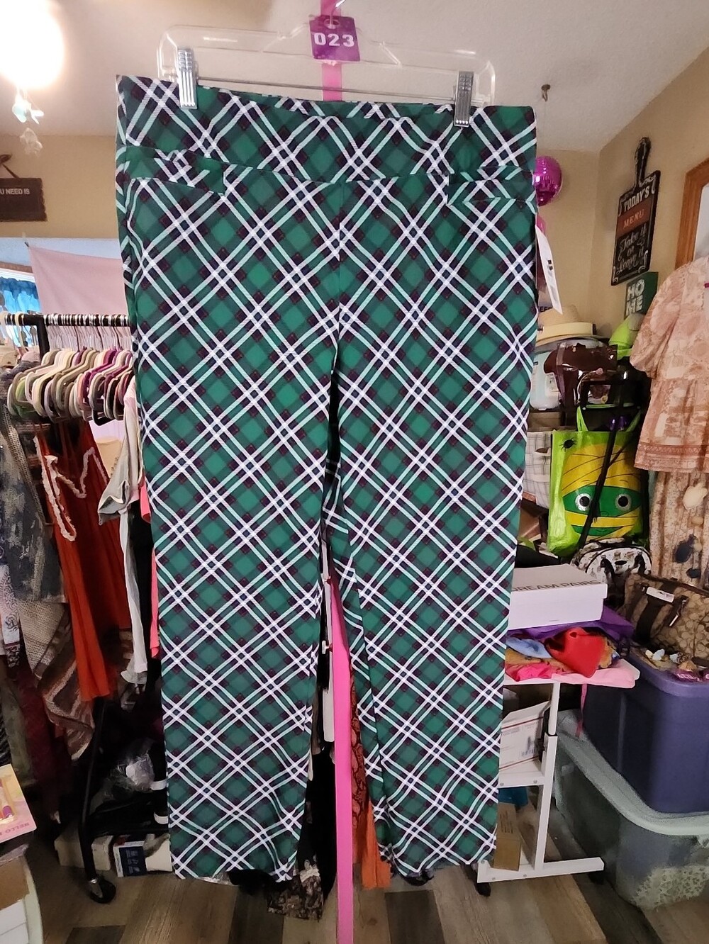 NWT 16p kim Roger's pull on plaid pants 18 waist,  29 inseam